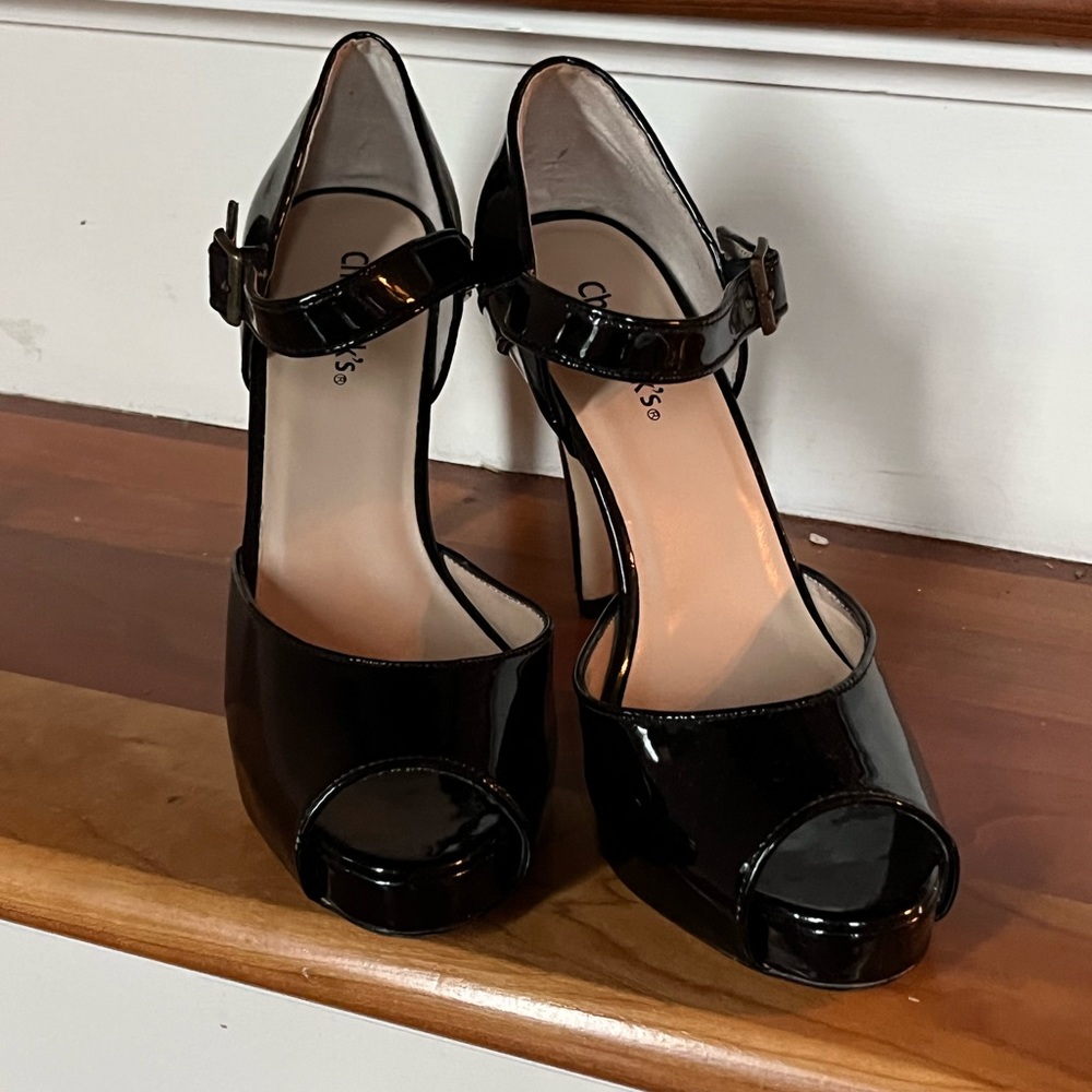 Open tie black patent pump.